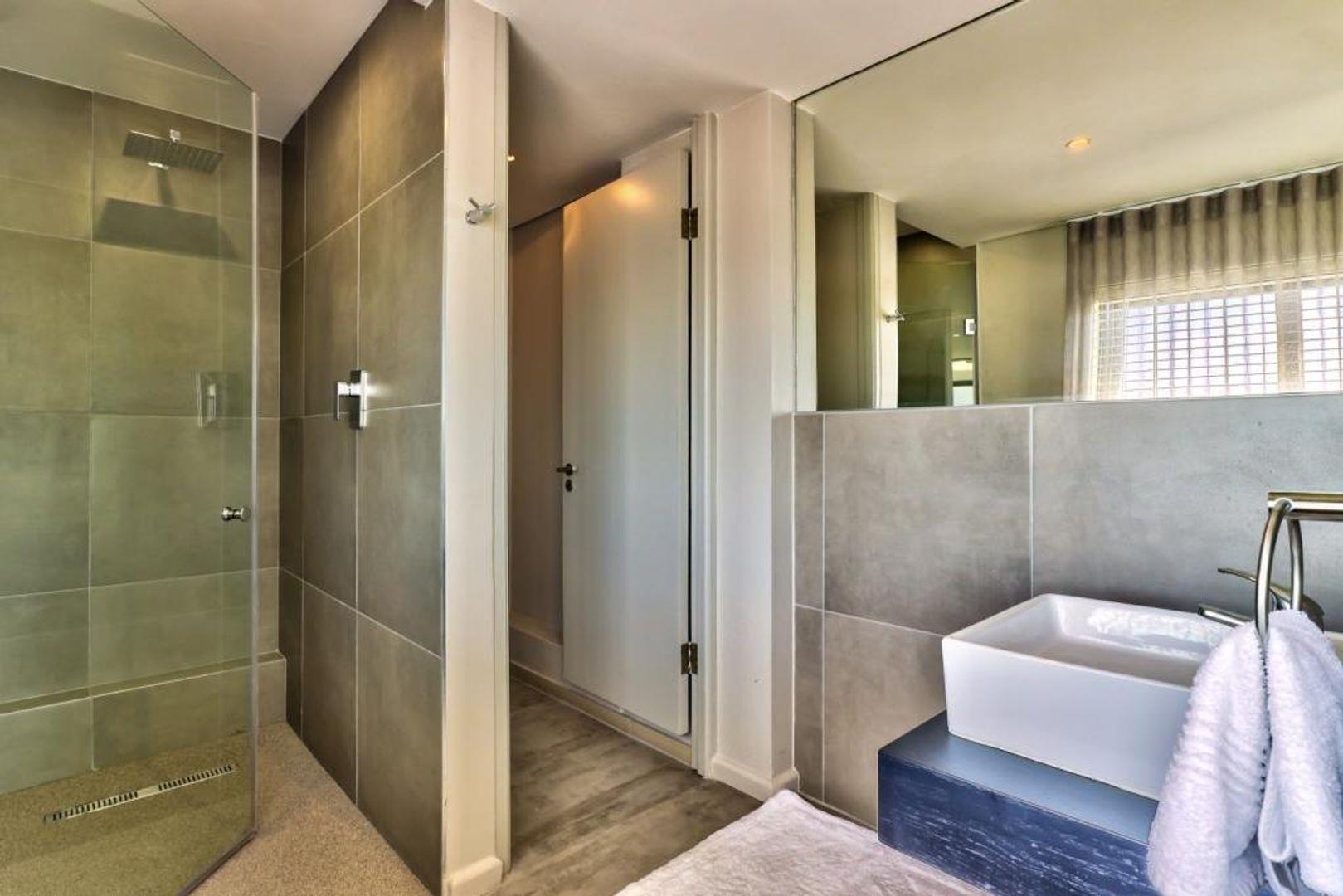 4 Bedroom Property for Sale in Bloubergrant Western Cape